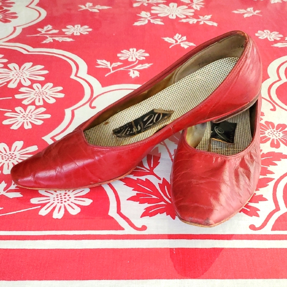 3/$25 Vintage Red Leather Flats Size 7